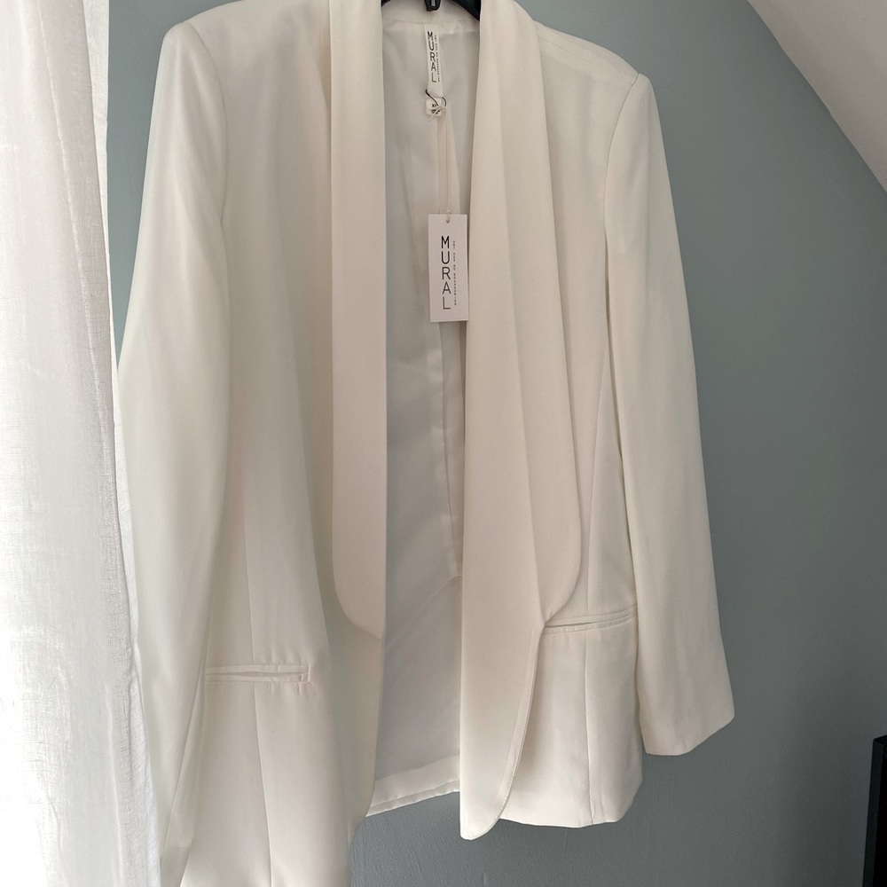 Mural open front boyfriend blazer. New with tags.